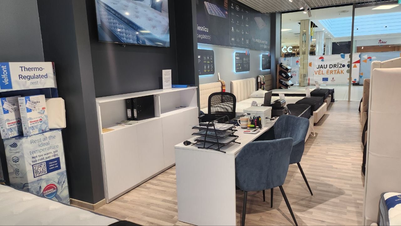 Serta Manager Desk