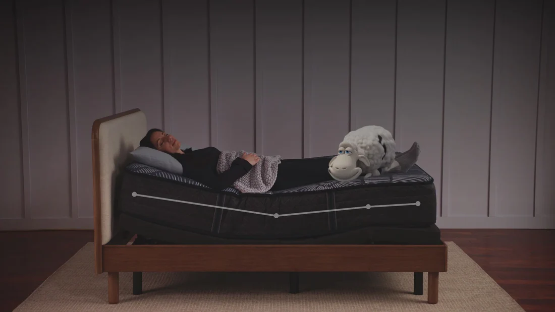 Animation illustrating Serta's zoned comfort construction, highlighting spinal alignment.